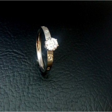 ELEGANT  SOLITAIRE STYLE RING